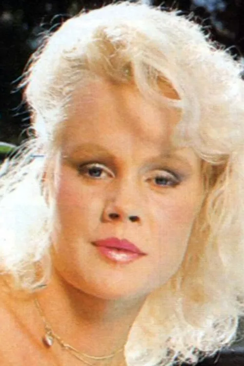 Pippi Anderson interpretando a Fifi Floss (as Pippi Anderssen)