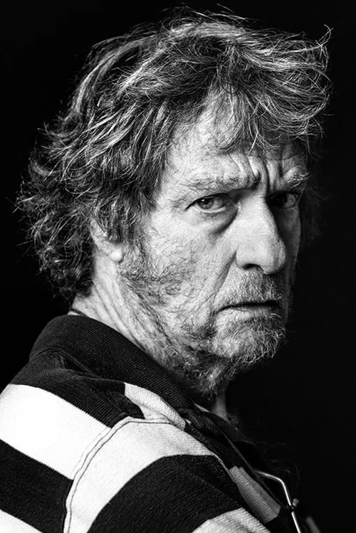 Plume Latraverse interpretando a 