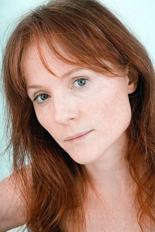 Полина Кутепова interpretando a the maid, Chekhov's sister