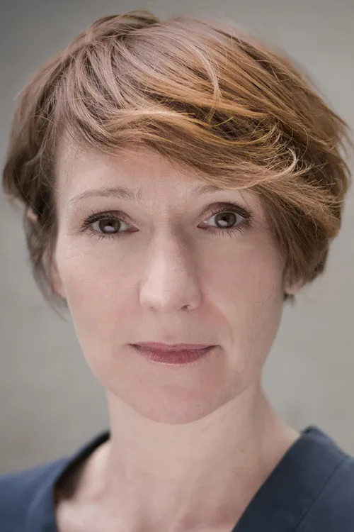 Canelle Hoppe ha trabajado con Polly Frame en 1 ocasiones