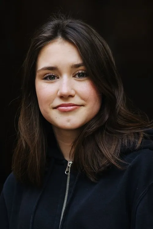 Polly Stjärne interpretando a Maja