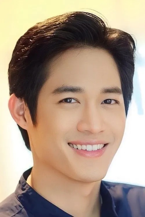 Popetorn Soonthornyanakij interpretando a Pluek