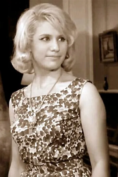 Popi Lazou interpretando a