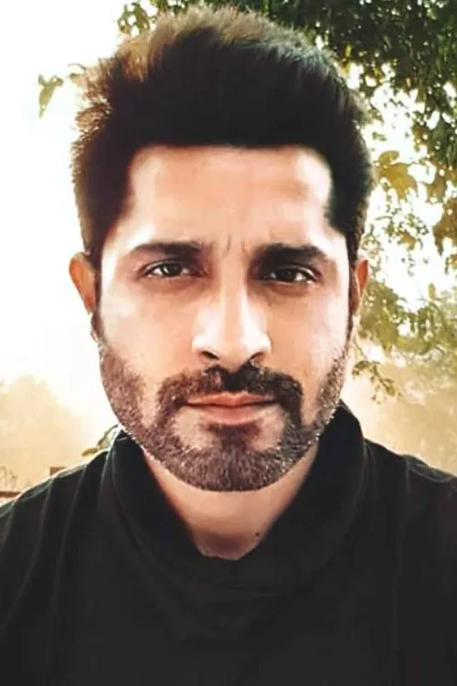 Pracheen Chauhan — personaje: Abhimanyu