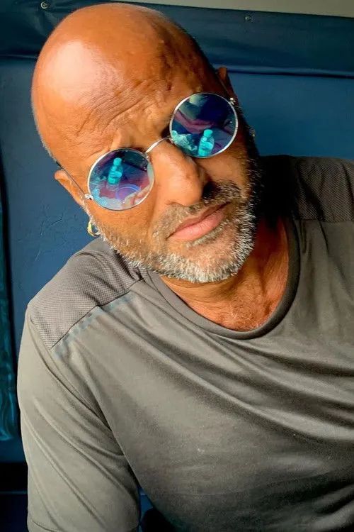 Laxman Singh Rajput ha trabajado con Pradeep Kabra en 1 ocasiones