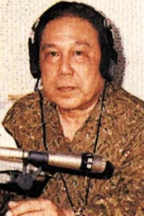 Pradit Kaljaruek interpretando a Pho