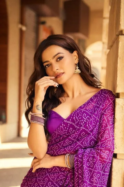 Prakruti Misra interpretando a Padmini Acharya