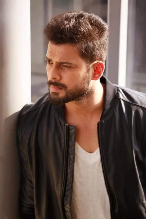 Anirudh Acharya ha trabajado con Praveen Tej en 1 ocasiones