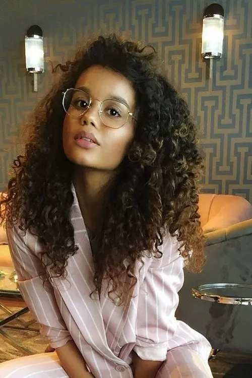 Precious Bostelaar interpretando a Aiza