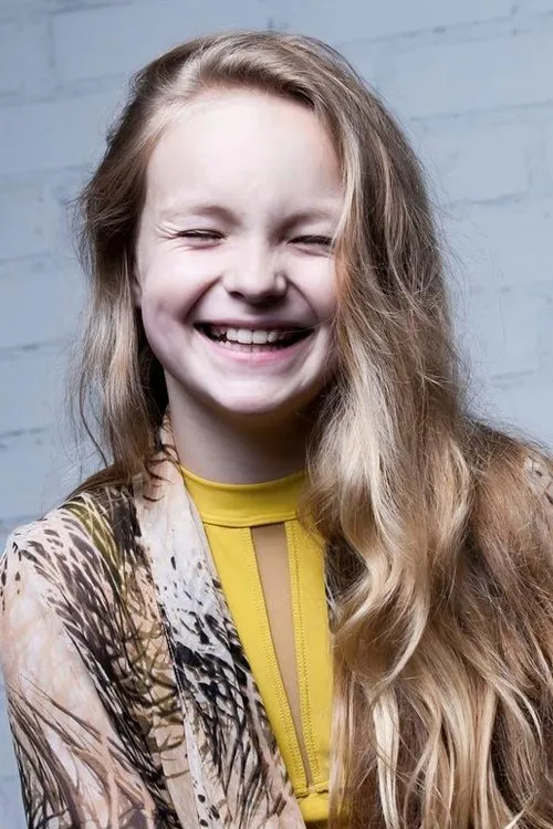 Pressley Hosbach — personaje: Roxie