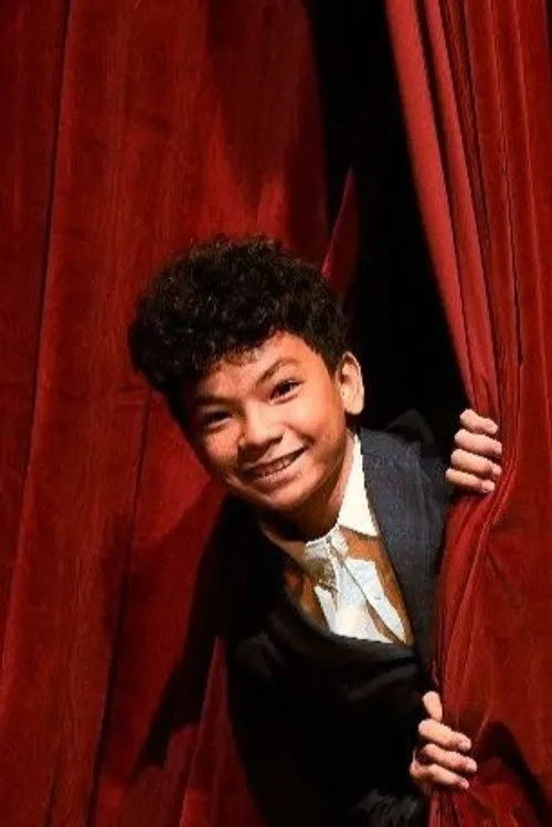 Prince Espana interpretando a Ali Ahmed