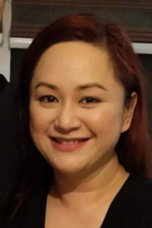 Priscilla Almeda interpretando a Dolores