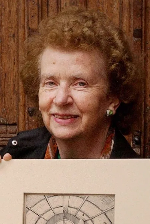 J.R.R. Tolkien ha trabajado con Priscilla Tolkien en 2 ocasiones