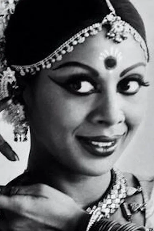 Protima Bedi interpretando a Kamla Devi