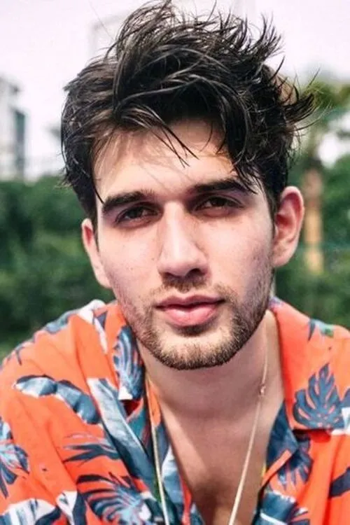 Pulkit Makol — personaje: Abeer Khosla