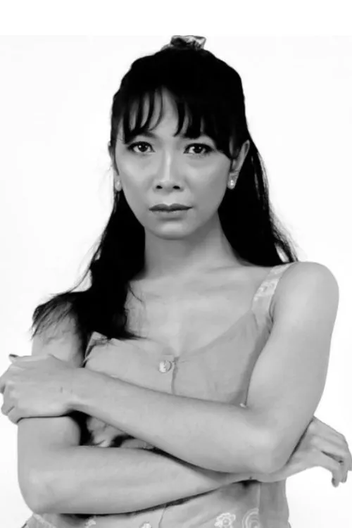 Putri Manjo interpretando a 