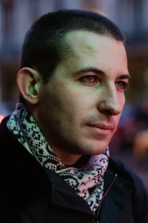 Pyotr Bagrov interpretando a Self - Former Gosfilmotond Curator