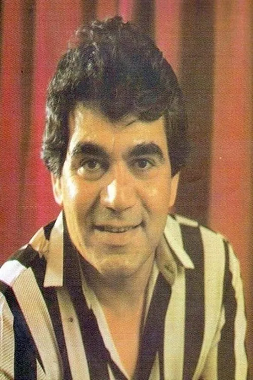 Qaid Al-Nomani interpretando a 