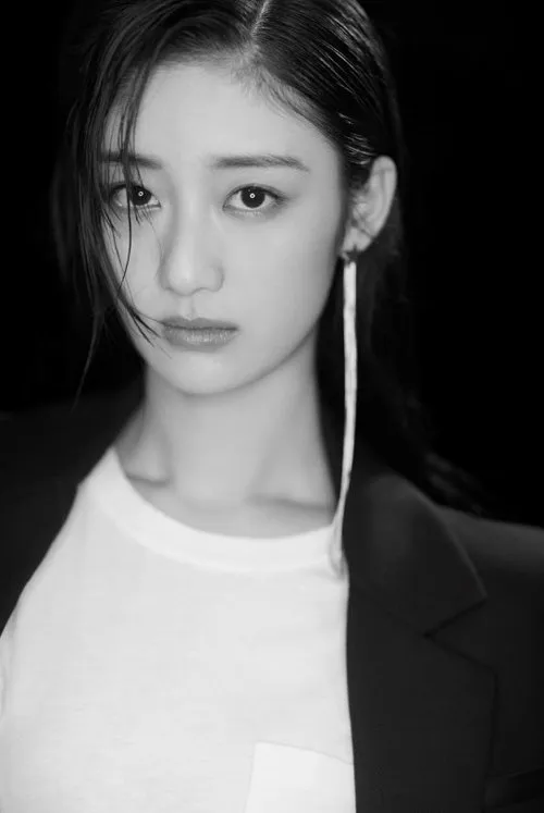 Qi Yandi — personaje: Hua Mingyue