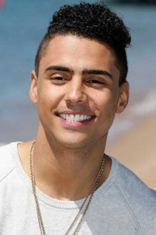 Quincy Brown interpretando a Reggie