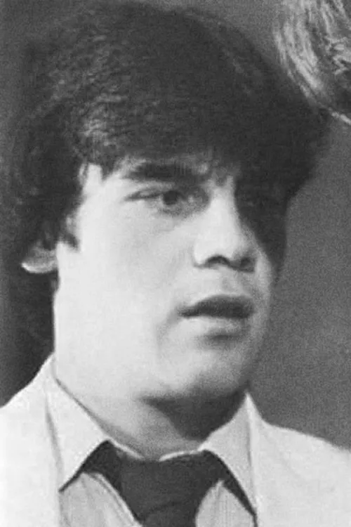 Quinn Curtis interpretando a (segment