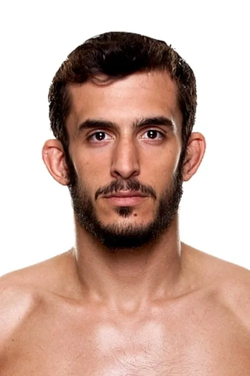 Quinn Mulhern interpretando a Self