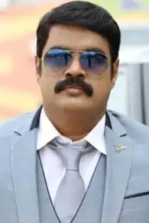 R. K. interpretando a 