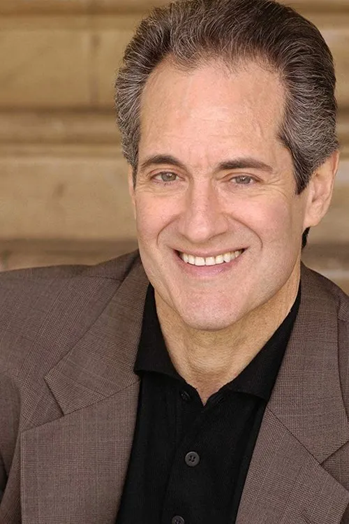 Foto de perfil del actor R. Martin Klein en el reparto