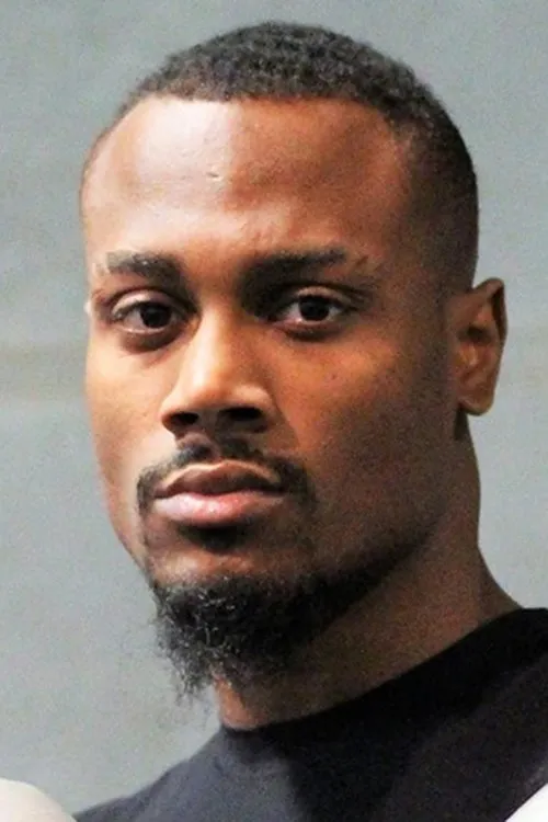 Ra'eese Aleem interpretando a Self