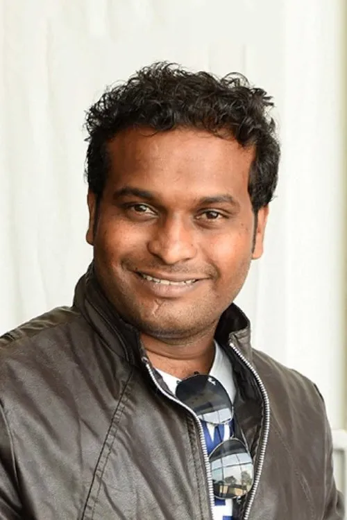 Racha Ravi interpretando a