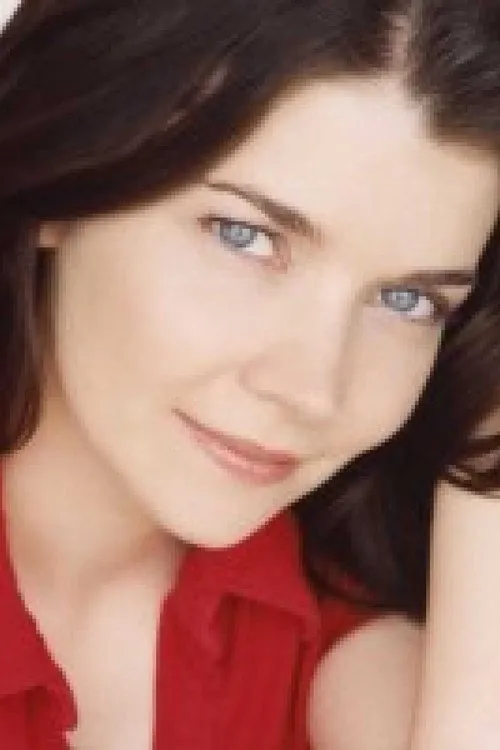Rachel Emmers interpretando a Emma