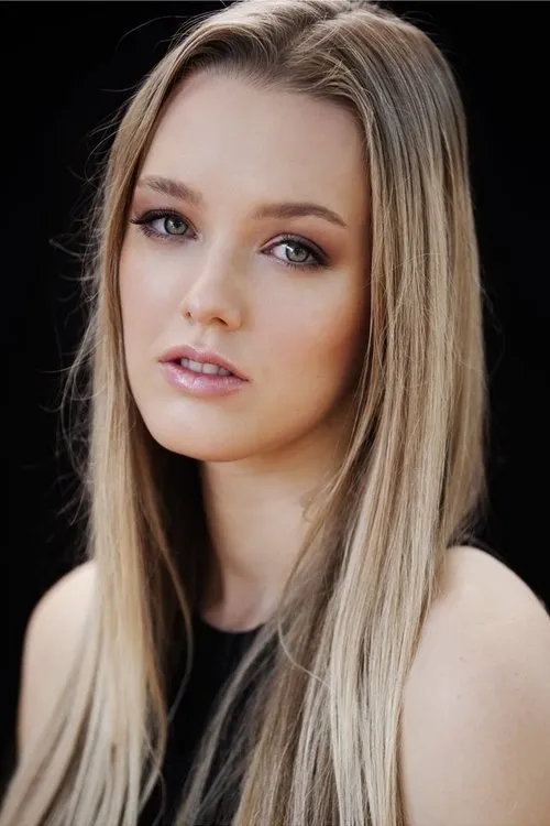 Rachel Gobel interpretando a Rose