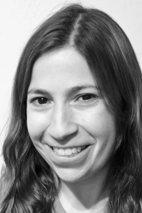 Rachel Leah Blumenthal interpretando a Daughters of Ra cult member (body) (uncredited)