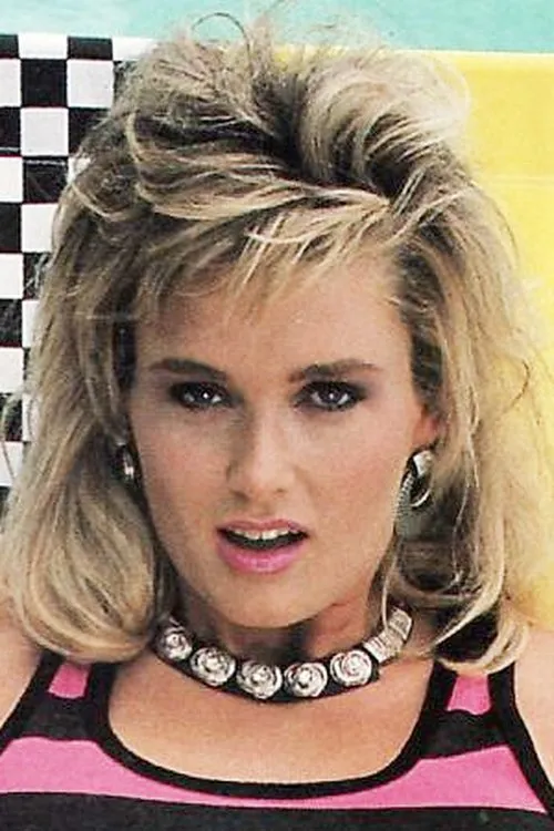 Rachel Ryan interpretando a 