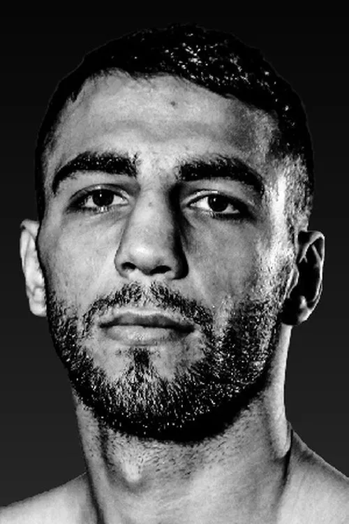 Radzhab Butaev interpretando a Self