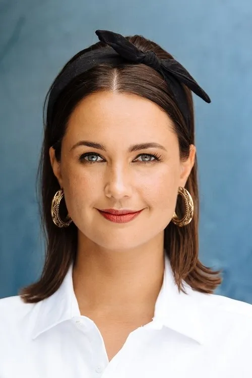 Rae Johnston interpretando a Ingrid