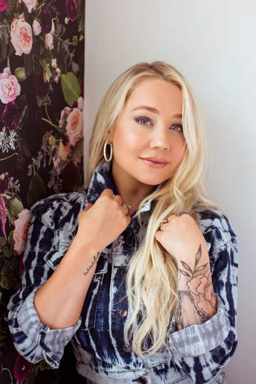 LaChelle Walker ha trabajado con RaeLynn en 1 ocasiones