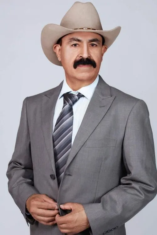 Rafael Solis El Aguila interpretando a Montana