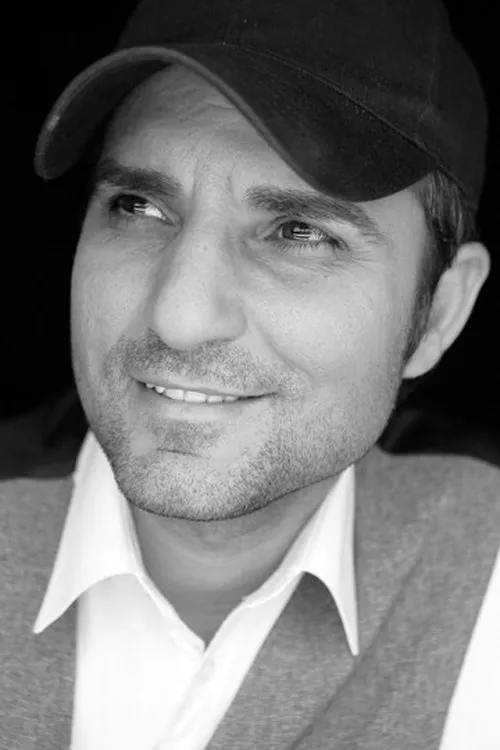 Rafet El Roman interpretando a Adem