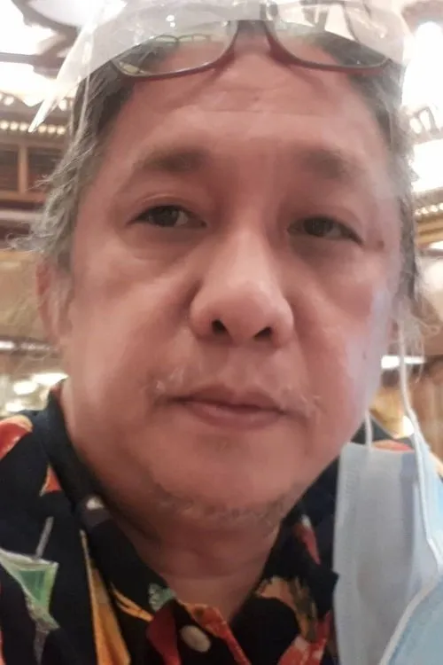 Raffy Tejada interpretando a 