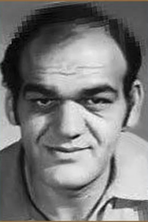 Rafig Gasimov interpretando a Rafig