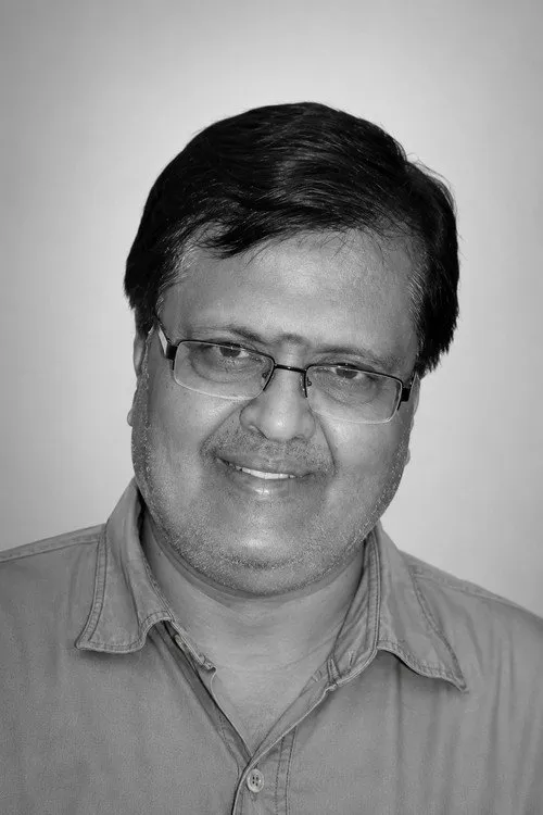 Raghuram interpretando a Appa Rao