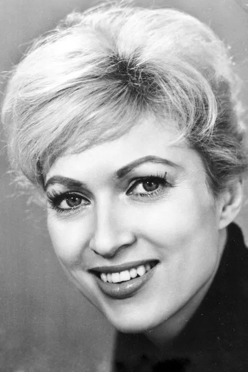 Ragna Nyblom interpretando a ung dam på tåget