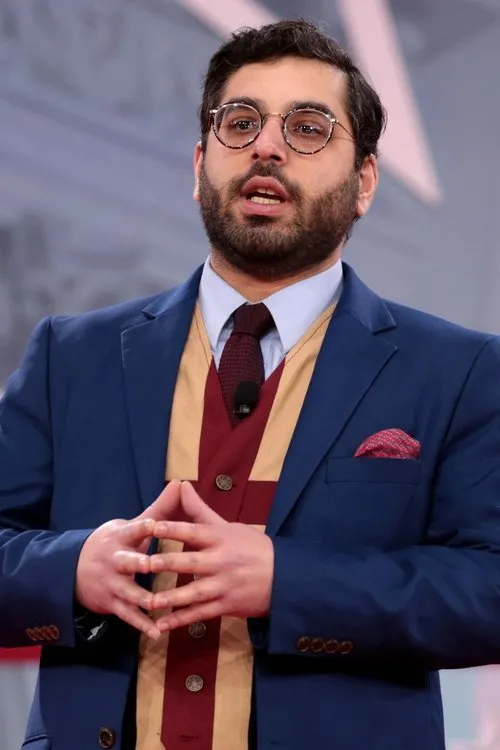 Raheem Kassam interpretando a Self - Journalist and Author