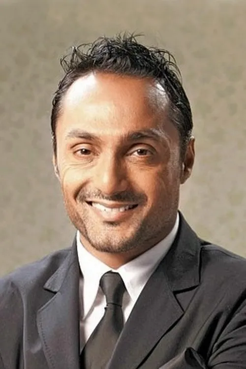 Rahul Bose interpretando a Omar Qureshi