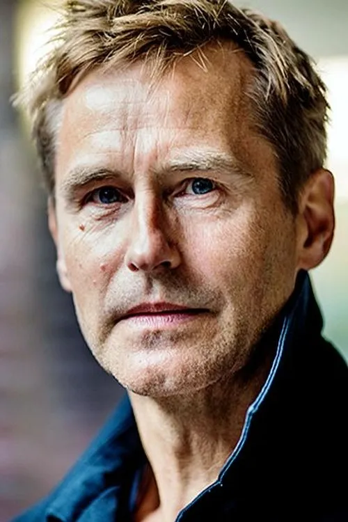 Rainer Frank interpretando a Bromberg