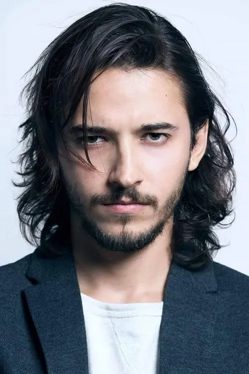 Rainier Quintana interpretando a