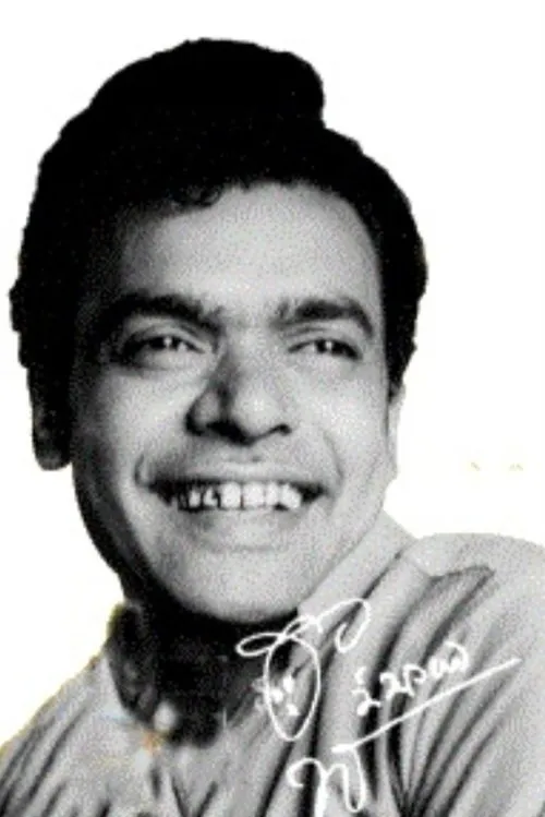 Raja Babu interpretando a Appula Appa Rao