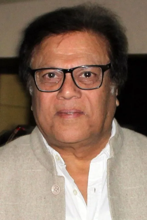 Rajeev Verma interpretando a