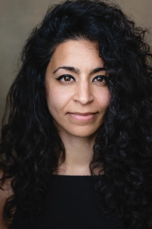 Rakhee Sharma interpretando a Sonographer